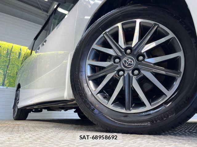 Toyota VOXY 2016-01 8439069-13