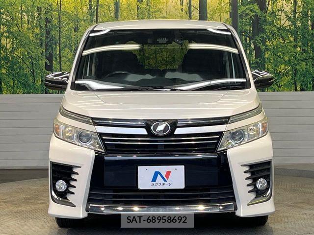 Toyota VOXY 2016-01 8439069-14
