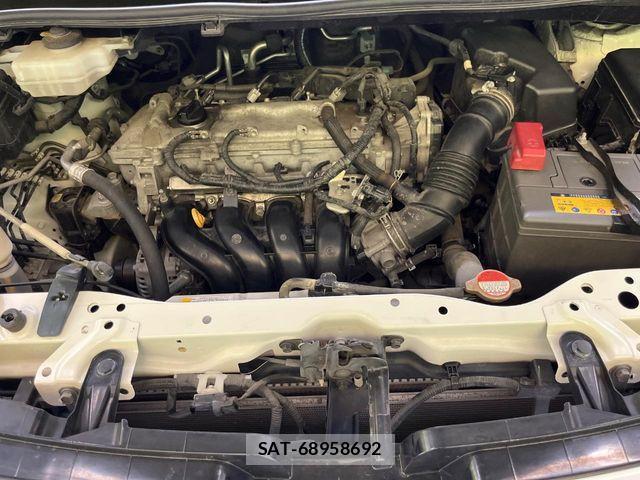 Toyota VOXY 2016-01 8439069-17