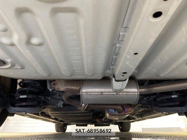 Toyota VOXY 2016-01 8439069-18