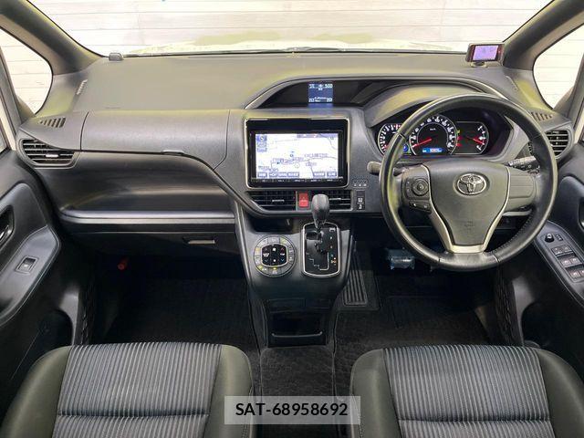 Toyota VOXY 2016-01 8439069-1