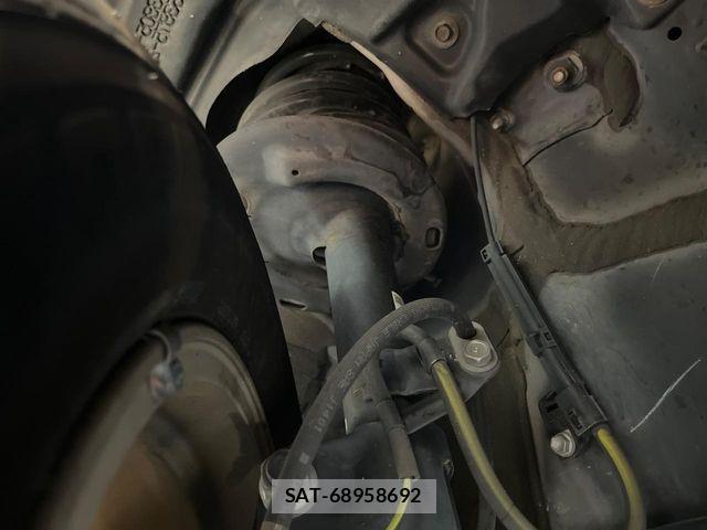 Toyota VOXY 2016-01 8439069-19
