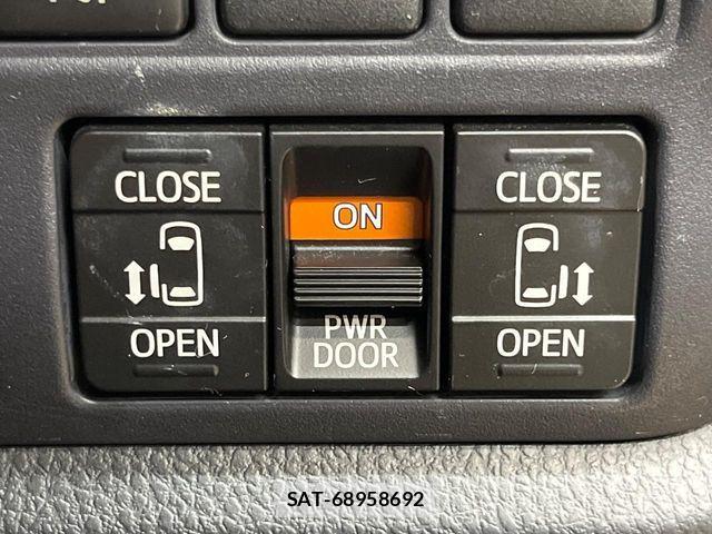 Toyota VOXY 2016-01 8439069-5
