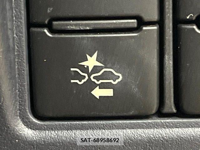 Toyota VOXY 2016-01 8439069-6