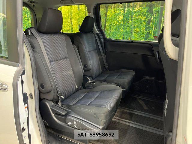 Toyota VOXY 2016-01 8439069-8
