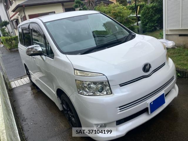 Toyota VOXY 2010-04 8439087-0