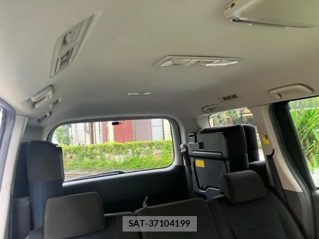 Toyota VOXY 2010-04 8439087-10