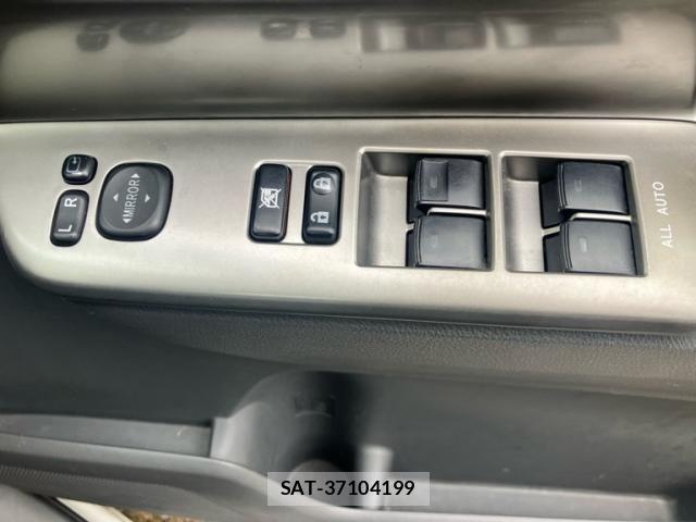 Toyota VOXY 2010-04 8439087-11