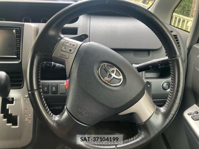Toyota VOXY 2010-04 8439087-12