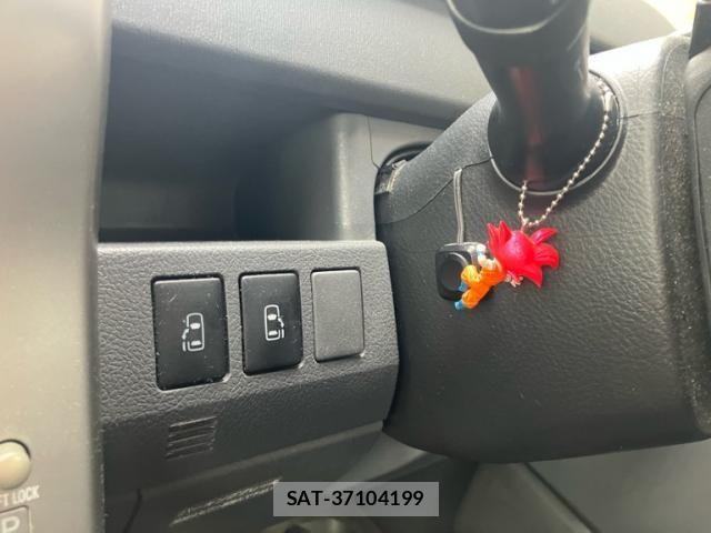 Toyota VOXY 2010-04 8439087-13