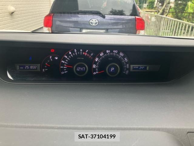 Toyota VOXY 2010-04 8439087-16