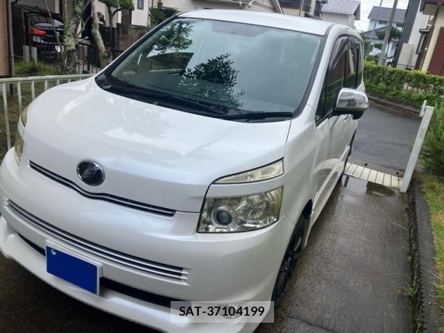 Toyota VOXY 2010-04 8439087-1