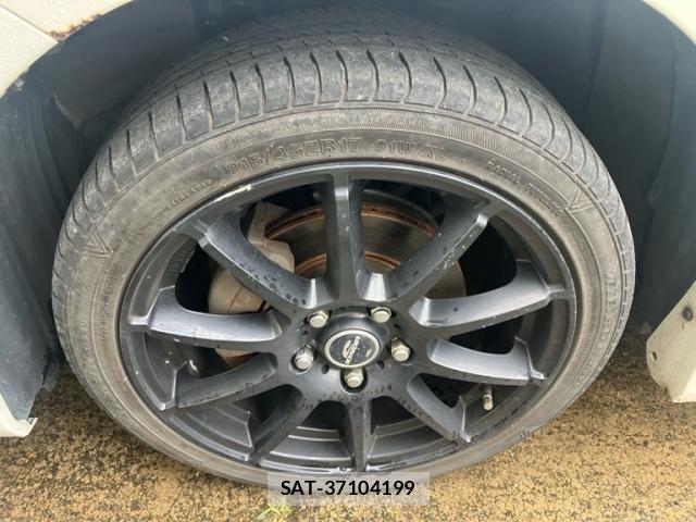 Toyota VOXY 2010-04 8439087-4
