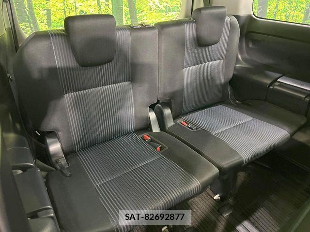 Toyota VOXY 2017-05 8439068-9