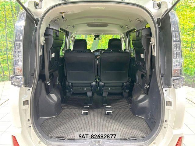 Toyota VOXY 2017-05 8439068-10