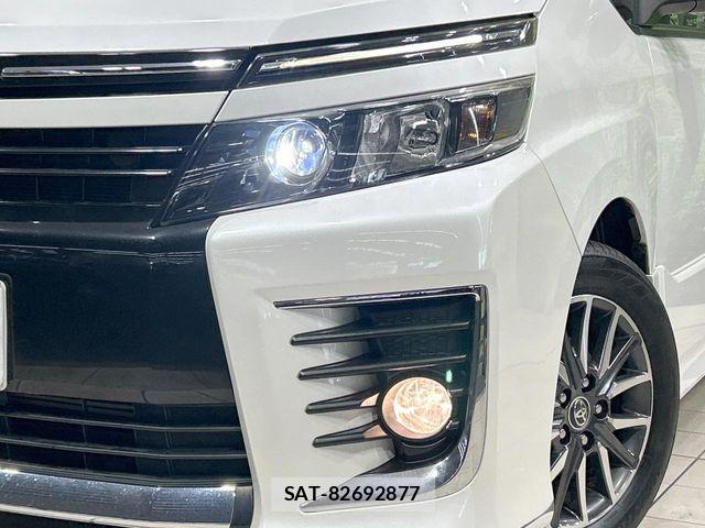 Toyota VOXY 2017-05 8439068-12