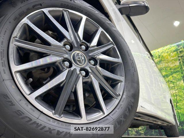Toyota VOXY 2017-05 8439068-13