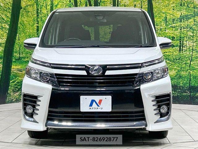Toyota VOXY 2017-05 8439068-14
