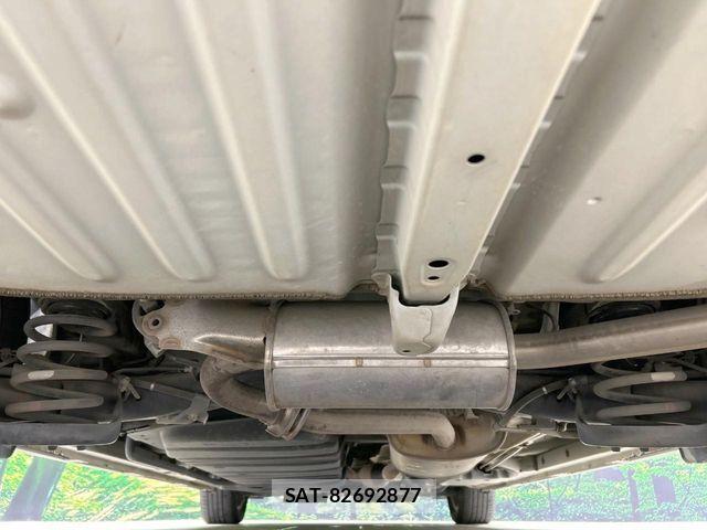 Toyota VOXY 2017-05 8439068-18