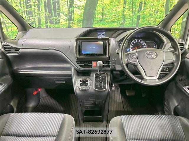 Toyota VOXY 2017-05 8439068-1