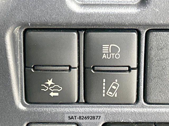Toyota VOXY 2017-05 8439068-4