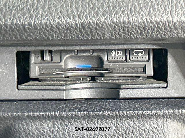 Toyota VOXY 2017-05 8439068-6