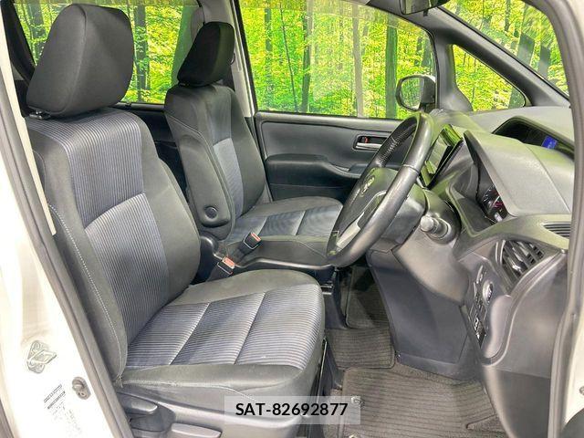 Toyota VOXY 2017-05 8439068-7