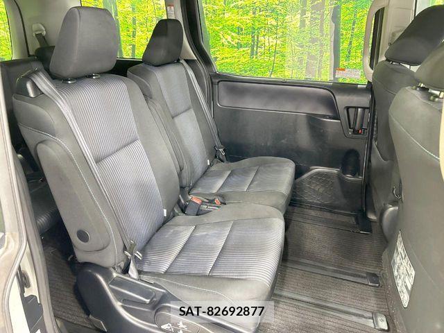 Toyota VOXY 2017-05 8439068-8