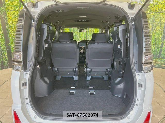 Toyota VOXY 2017-10 8439066-10