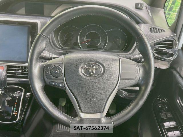 Toyota VOXY 2017-10 8439066-11