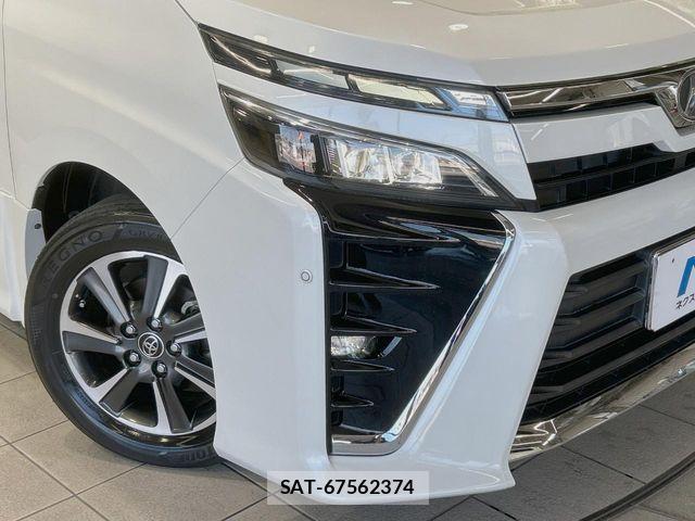 Toyota VOXY 2017-10 8439066-12