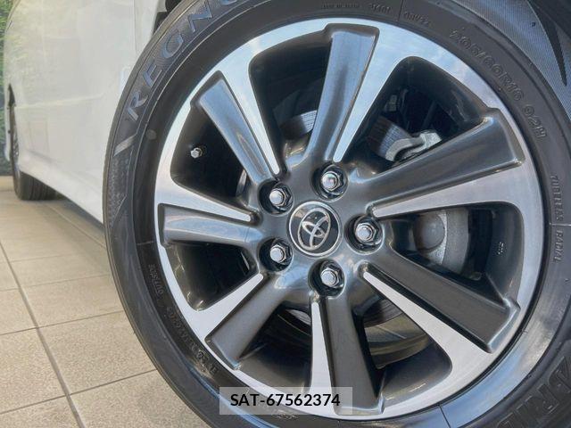 Toyota VOXY 2017-10 8439066-13