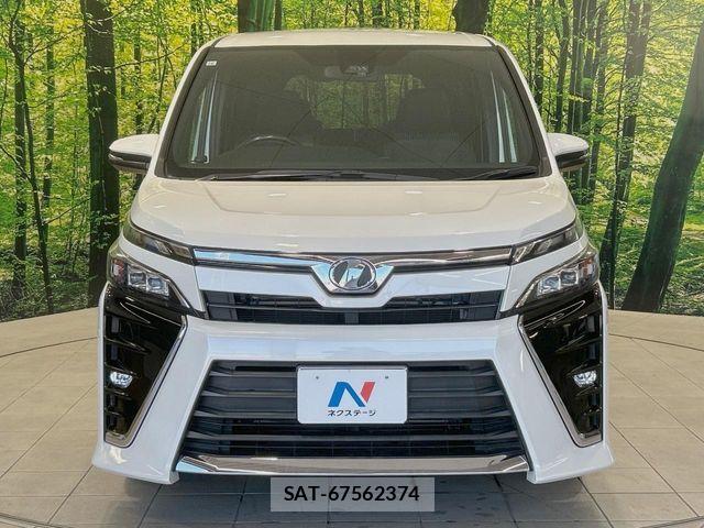Toyota VOXY 2017-10 8439066-14