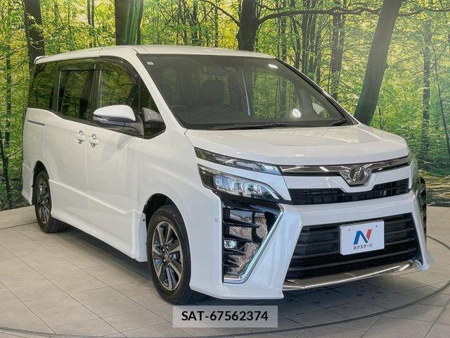 Toyota VOXY 2017-10 8439066-16