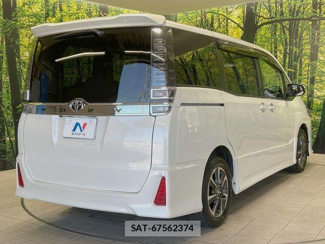 Toyota VOXY 2017-10 8439066-17