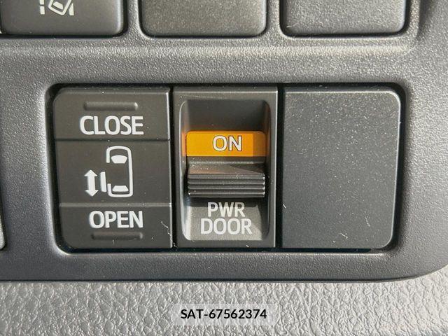 Toyota VOXY 2017-10 8439066-5