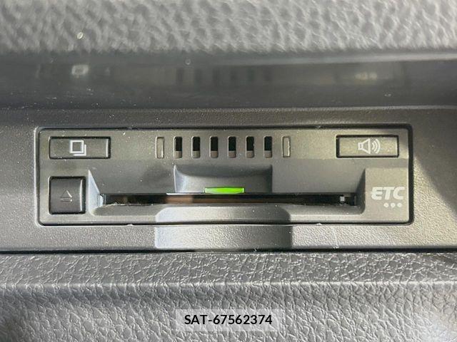 Toyota VOXY 2017-10 8439066-6