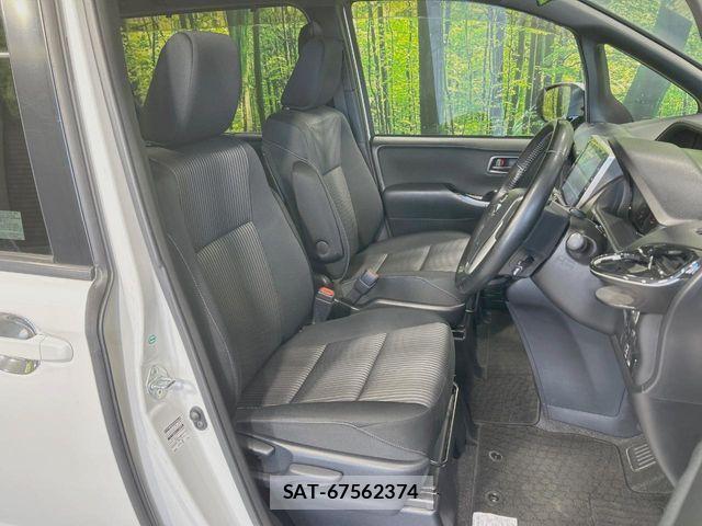 Toyota VOXY 2017-10 8439066-7