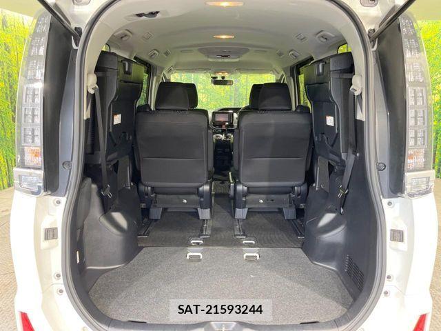 Toyota VOXY 2015-02 8439065-10