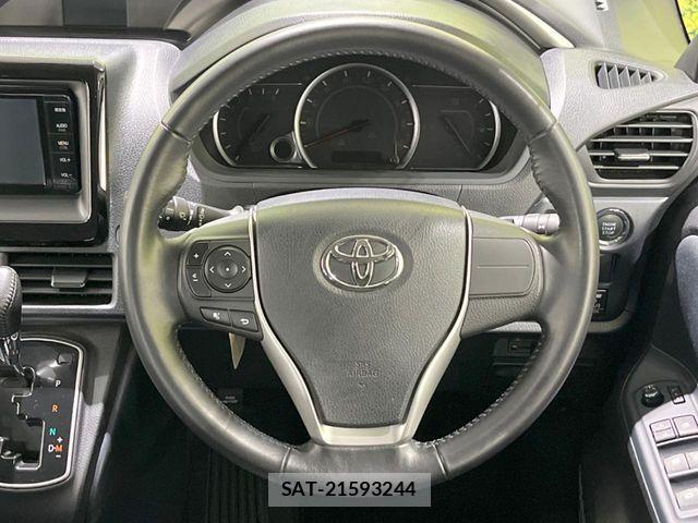 Toyota VOXY 2015-02 8439065-11