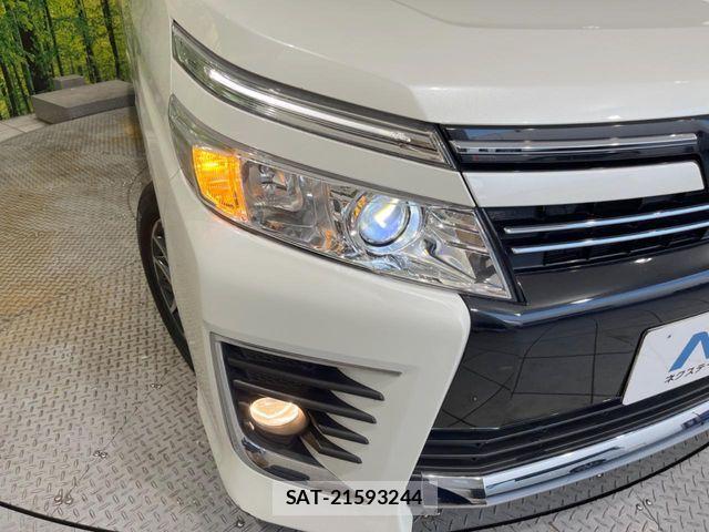 Toyota VOXY 2015-02 8439065-12