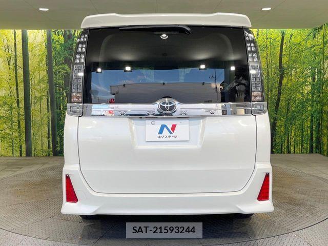 Toyota VOXY 2015-02 8439065-15
