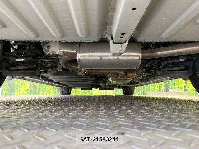 Toyota VOXY 2015-02 8439065-18