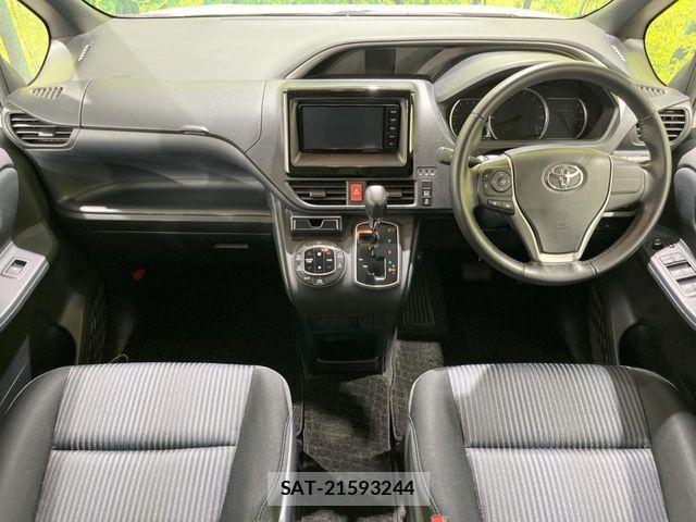 Toyota VOXY 2015-02 8439065-1