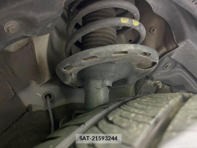 Toyota VOXY 2015-02 8439065-19