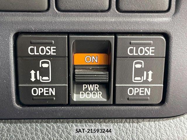Toyota VOXY 2015-02 8439065-2