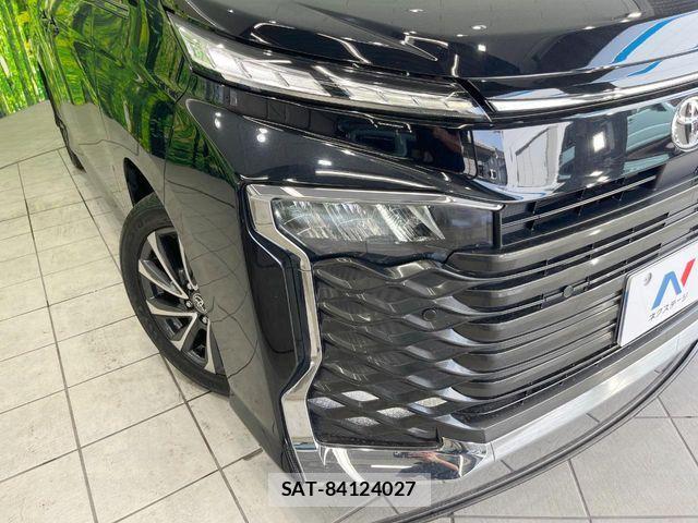 Toyota VOXY 2023-07 8439062-12