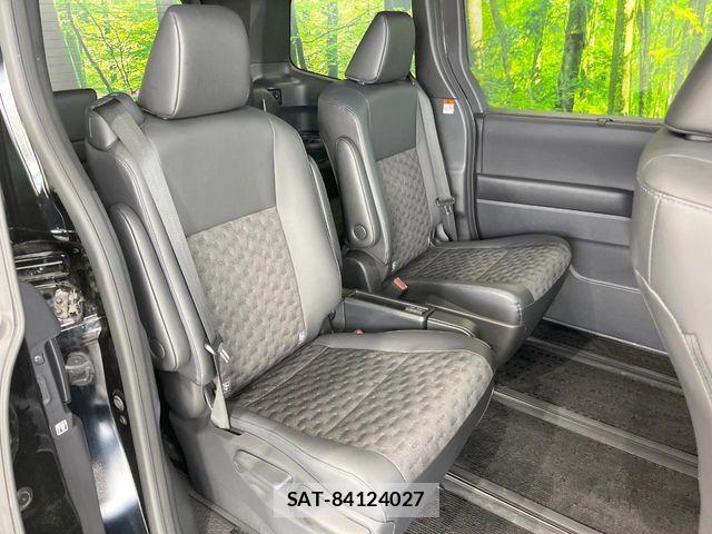 Toyota VOXY 2023-07 8439062-8