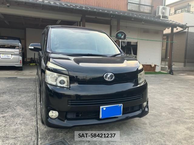 Toyota VOXY 2007-10 8439086-0