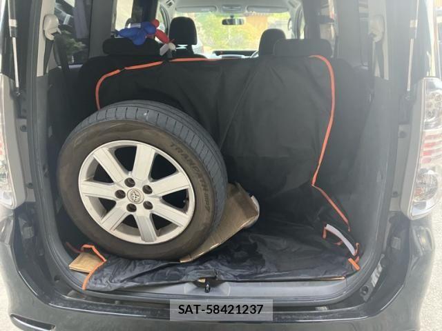 Toyota VOXY 2007-10 8439086-9